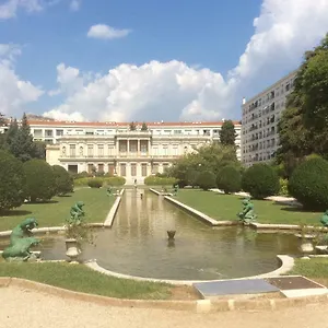 https://les-grands-cedres.fr-provencehotel.com